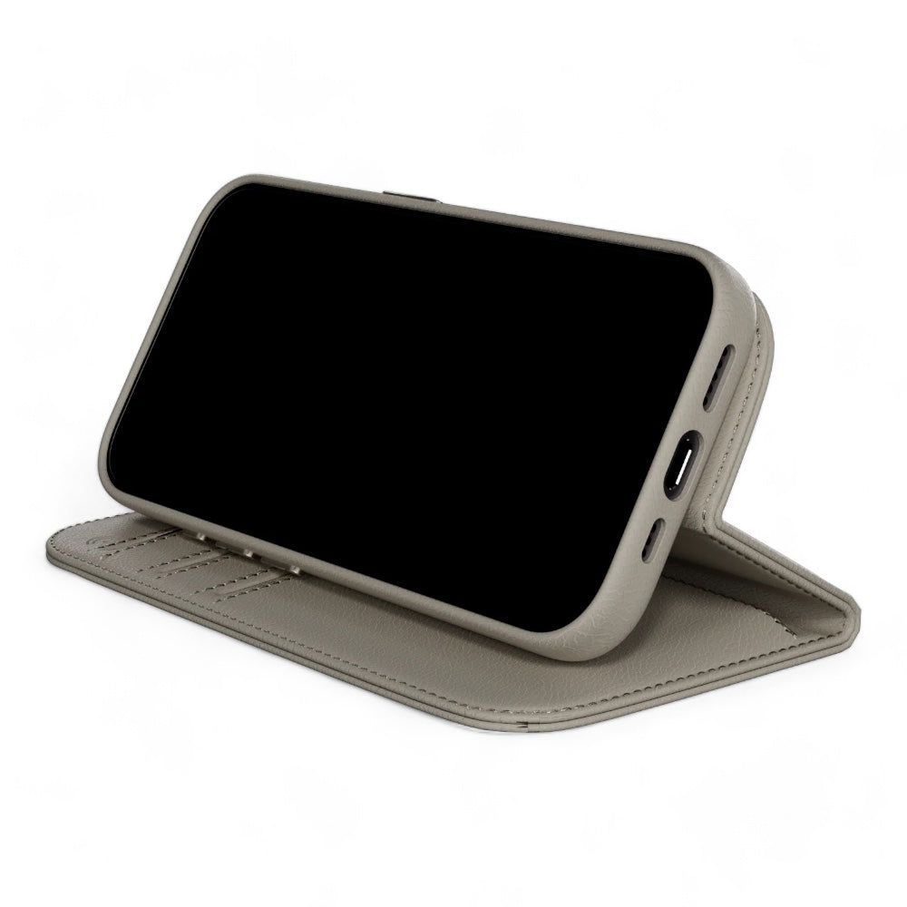 Estuche SwitchEasy Wallet iPhone 16 Card Folio M Leather Flip Phone Case With Stand Starlight Color Multicolor — foto 5